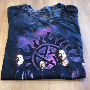 🌸Hot Topic Supernatural T-shirt!